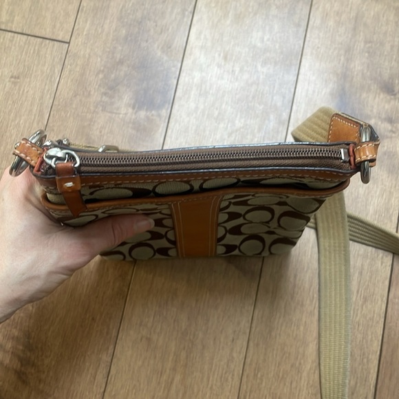 Coach crossbody sling bag purse clutch adjustable strap brown tan leather canvas - Picture 9 of 10